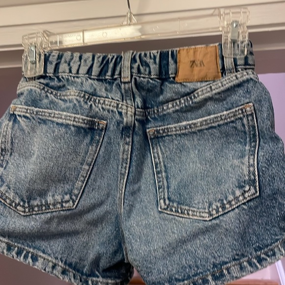 Zara girls denim shorts - Picture 2 of 3